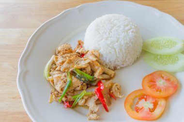 derin kızarmış tavuk biber ve sarımsak ile