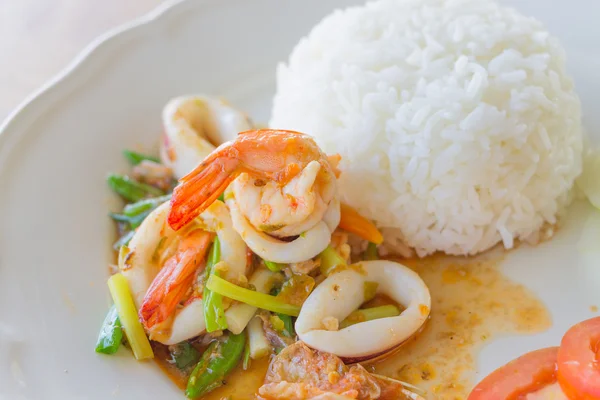 Revuelva el chile frito con mariscos, comida tailandesa — Foto de Stock