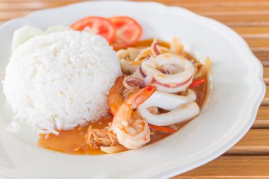 kalamar ve biberler ile kızarmış karides Tayland gıda