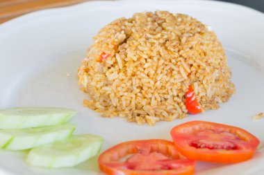 Biber kızarmış pilav ile domuz eti ve tuzlu yumurta, Tayland gıda