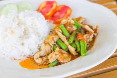 Tavuk ve kızarmış biber, Tayland gıda börülce