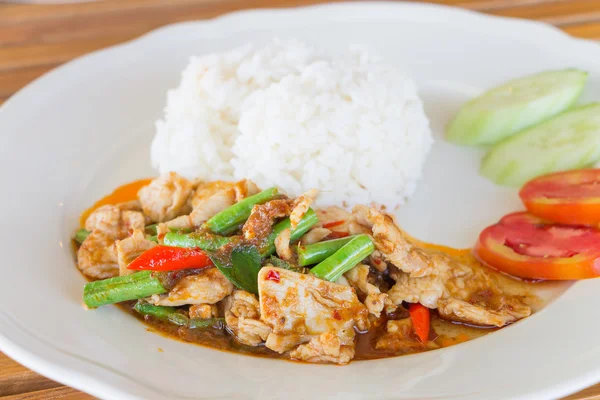 Κοτόπουλο και cowpea τηγανητό με τσίλι, Ταϊλανδικά τρόφιμα — Φωτογραφία Αρχείου