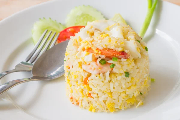 Gebakken rijst met zeevruchten, Thais eten — Stockfoto