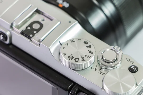 Beyaz arka plan üzerinde dijital fotoğraf makinesi vintage tarzı — Stok fotoğraf