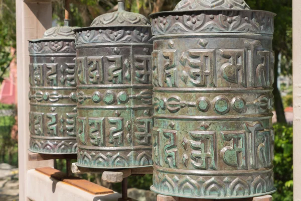 古いチベットの鐘の行 — ストック写真