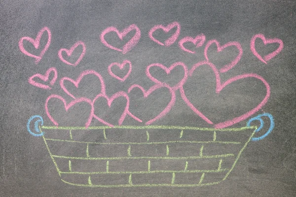 Handgezeichnete Herzen auf Kreidetafel-Hintergrund. — Stockfoto