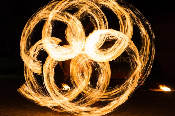 Feuershow am Strand — Stockfoto