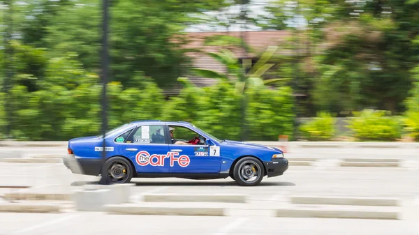 CHIANG MAI, TAILANDIA - 06 DE JUNIO: Pilotos indefinidos carrera rueda a rueda - — Foto de Stock