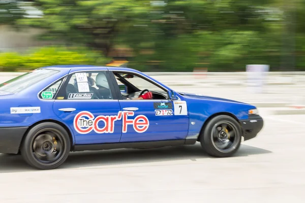 CHIANG MAI, TAILANDIA - 06 DE JUNIO: Pilotos indefinidos carrera rueda a rueda - — Foto de Stock