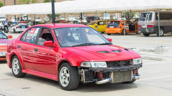 Chiang Mai, Thailand - juni 06: Odefinierad drivrutiner race wheel-till- — Stockfoto