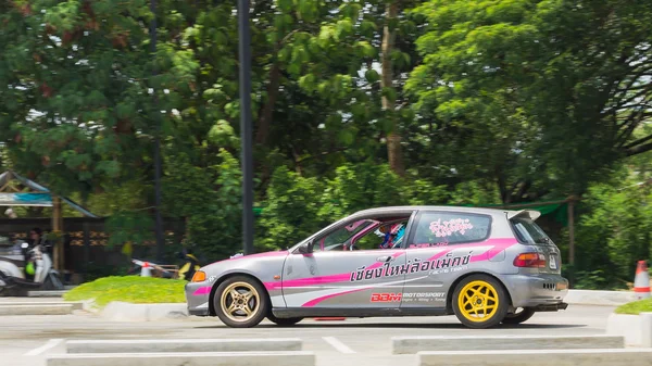 Corrida de motoristas indefinidos em Raceway Rua temporária — Fotografia de Stock