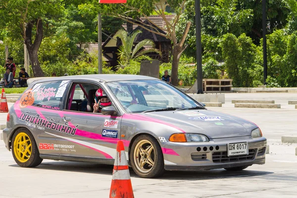 Undefined Drivers race wheel-to-wheel on Raceway — Stock Photo, Image