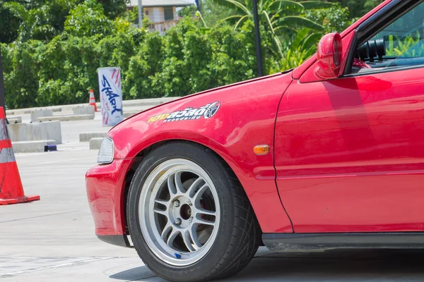 Undefined Drivers race wheel-to-wheel on Raceway — Stock Photo, Image