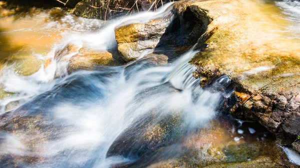 Huay Kaew vattenfall, Chiang mai provinsen, Thailand. — Stockfoto