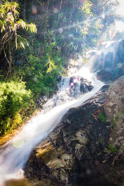 Huay Kaew vattenfall, Chiang mai provinsen, Thailand. — Stockfoto