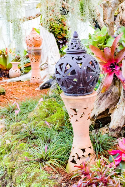 庭の古い陶器 — ストック写真