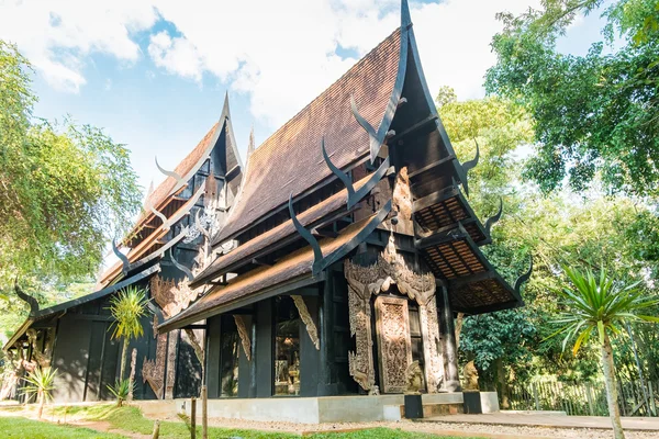 BAANDAM o estilo tailandês casa de madeira tradicional em Chiang Rai, Tailândia — Fotografia de Stock