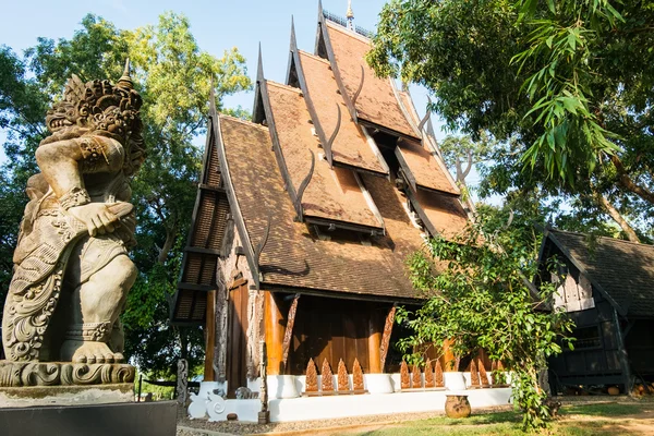 Baandam das traditionelle Holzhaus im thailändischen Stil in Chiang Rai — Stockfoto