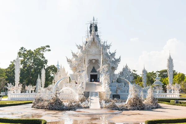 Wat Rong Khun de kunst in de stijl van een boeddhistische tempel in Chiang Rai, Thailand — Stockfoto