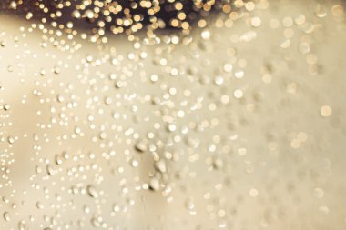 Arka plan, bulanık su damlaları ve cam backgro ışık