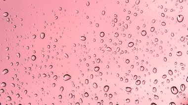 Cam zemin üzerinde su damlaları