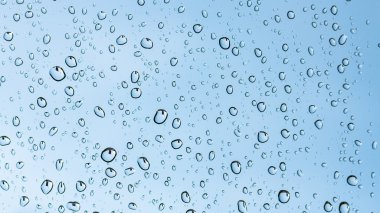 Cam zemin üzerinde su damlaları