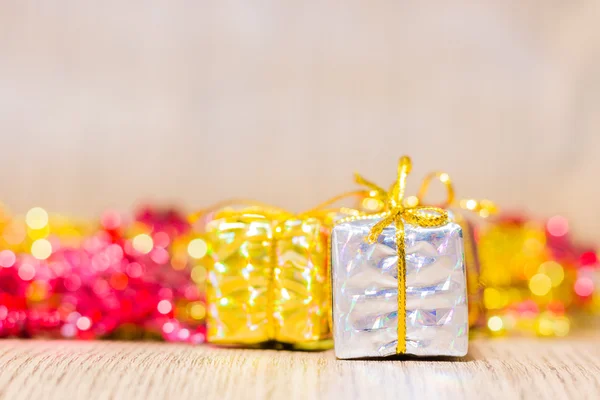 Fondo de Navidad con cajas de regalo sobre fondo suave — Foto de Stock