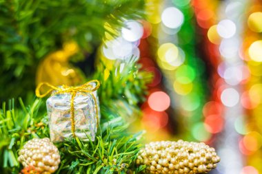 Noel arka plan üzerinde süslemeleri ile arka plan bulanıklık