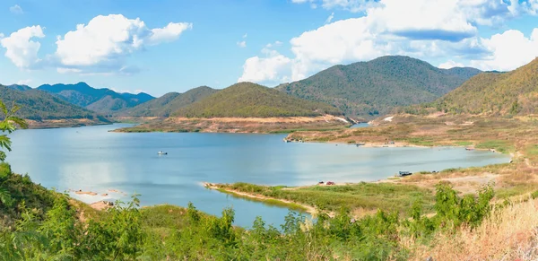 Mae Kuang Udom Thara Dam bij Chaing mai - Thailand, aquarel o — Stockfoto