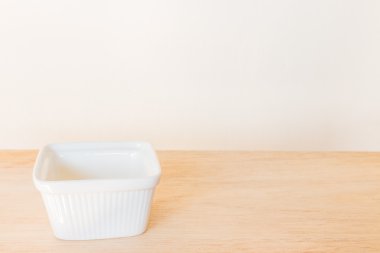 Rustik ahşap arka plan boş kase