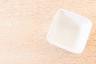 Rustik ahşap arka plan boş kase