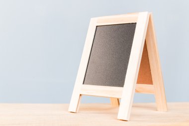 Boş tahta ahşap tahta ve gri arka plan