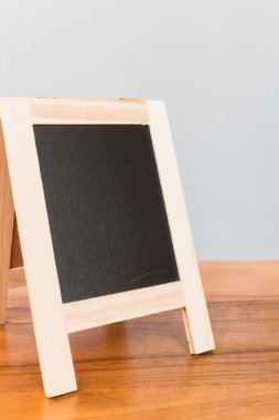 Boş tahta ahşap tahta ve gri arka plan