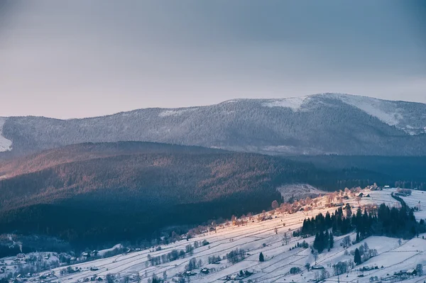 Naturskön Utsikt Över Vinterlandskapet Bergen — Stockfoto