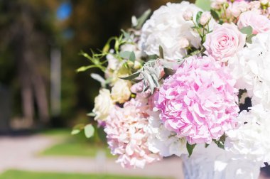 Çiçekli düğün süsü