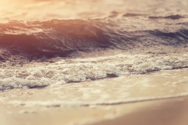 dalga okyanus sunset bulvarında sıçramasına. doğal vintage yaz arka plan