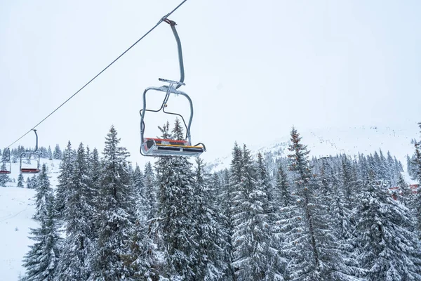 Kayak Merkezindeki Mavi Teleferik — Stok fotoğraf