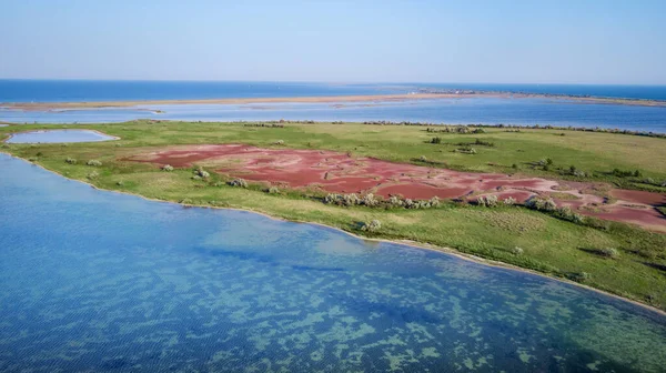 Mavi Pembe Göllerin Inanılmaz Hava Manzarası Ufuktaki Deniz Güzel Doğal — Stok fotoğraf