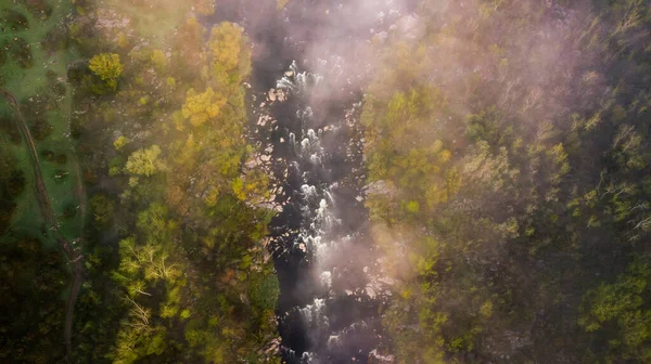 Erstaunliche Luftaufnahme Des Nebligen Morgens Fluss Und Bunte Bäume Drohnenschuss — Stockfoto