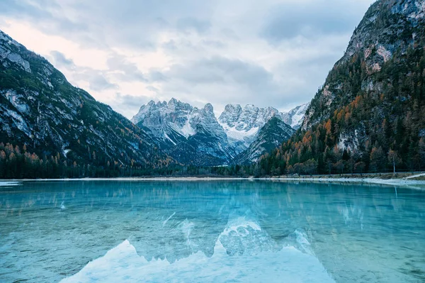 Piękne Górskie Jezioro Wschodzie Słońca Cortina Alpy Dolomitowe Włochy — Zdjęcie stockowe