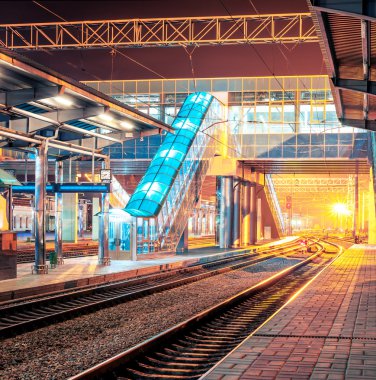 tren istasyonunda gece, donetsk, Ukrayna