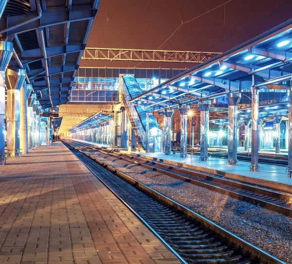 Stazione ferroviaria di notte, Donetsk, Ucraina — Foto Stock