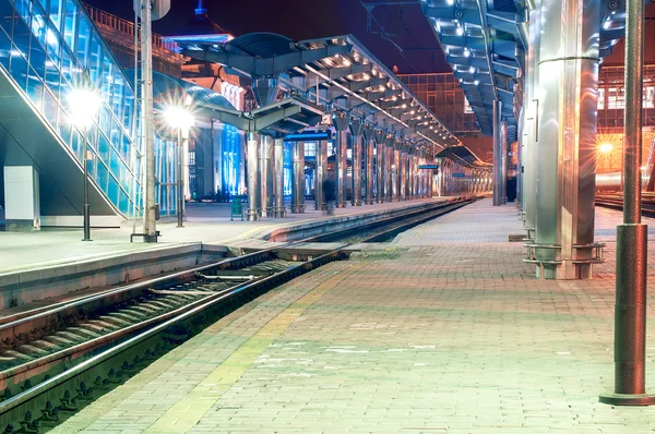 Estação ferroviária à noite, Donetsk, Ucrânia — Fotografia de Stock