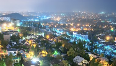 gece şehir görüntüsü. Donetsk, Ukrayna