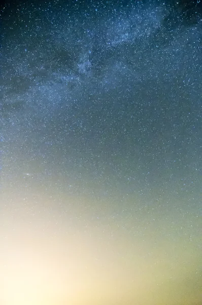 Gece gökyüzü, doğal arka plan üzerinde Samanyolu — Stok fotoğraf