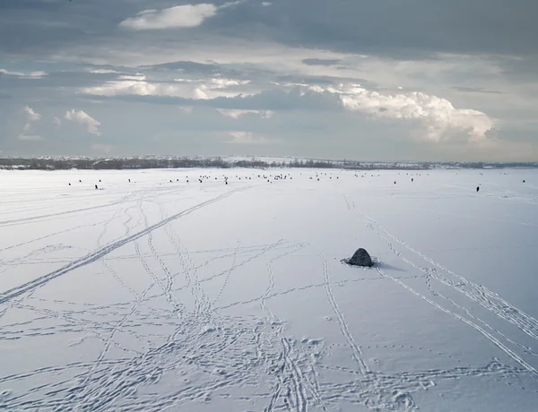 Vinter sishing på is, naturliga bakgrund — Stockfoto