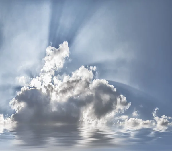 Beautiful cloudy and sunny sky, natural summer background — Stock Photo, Image