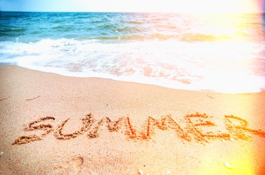 Word yaz kumlu plajda, lomo ile doğal yaz arka plan 