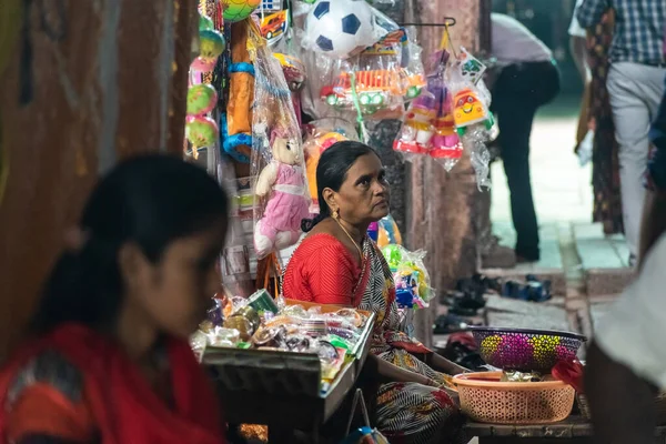 Mayiladuthurai Tamil Nadu Indie Luty 2020 Hinduska Uliczna Sprzedawczyni Siedząca — Zdjęcie stockowe