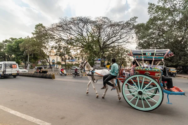 Mysuru Karnataka Indie Styczeń 2019 Wózek Konny Pasażerami Jadący Ulicami — Zdjęcie stockowe